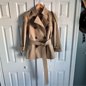 NWOT Classic Tan Double-Breasted Women's Trench Coat M